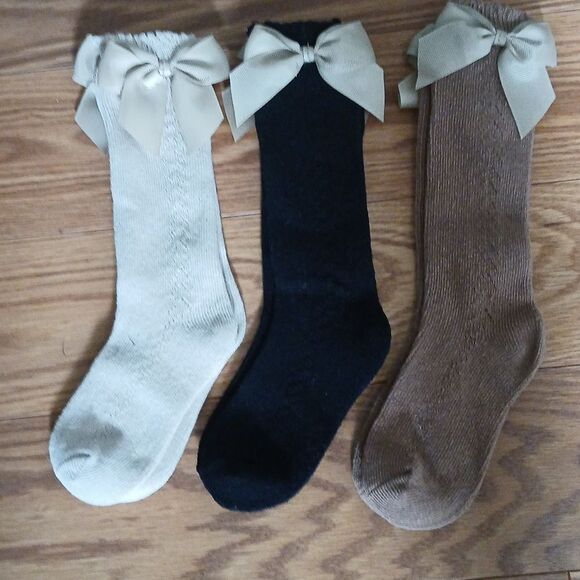Girls 3 pk knee high socks with bow accent on side Sz M ( shoe sz 4-8.5) NEW - Picture 2 of 2